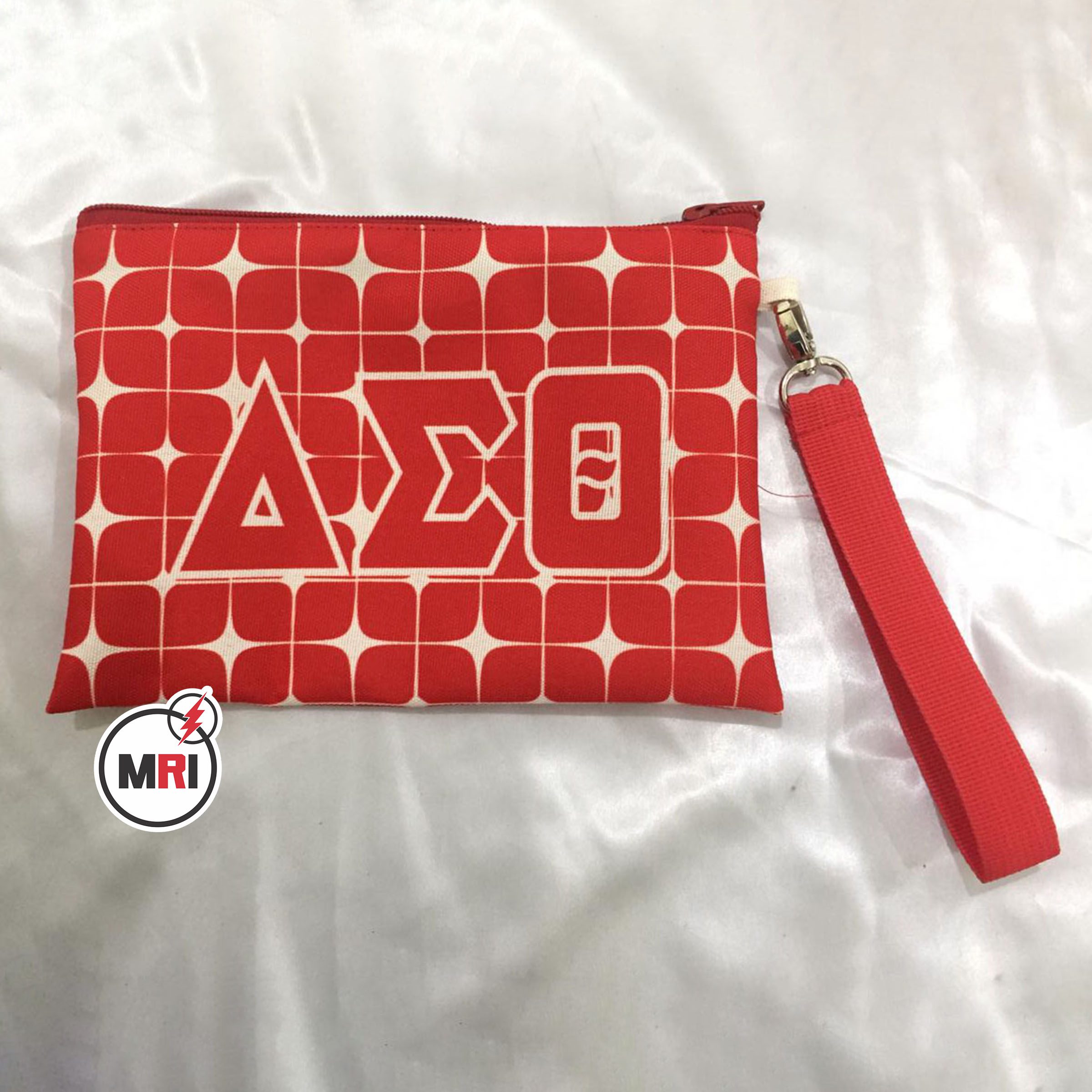 Delta Sigma Theta Hand Wristlet - Image 2